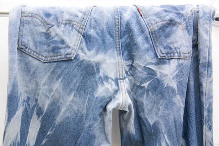 Как да рисувате джинсите у дома с черно или синьо