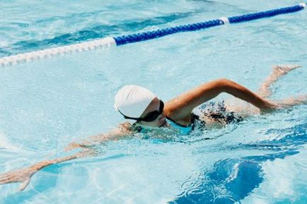 Как да плуват в басейна на гръбнака гръбначния херния