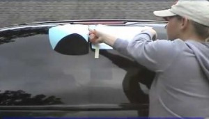 Как да поставите стикер на колата си стикер, стикер си