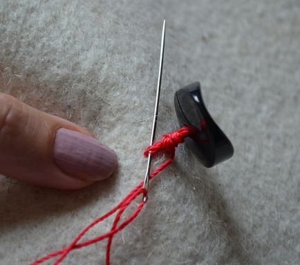Как да шият един бутон, бутон върху стеблото за палта или палта