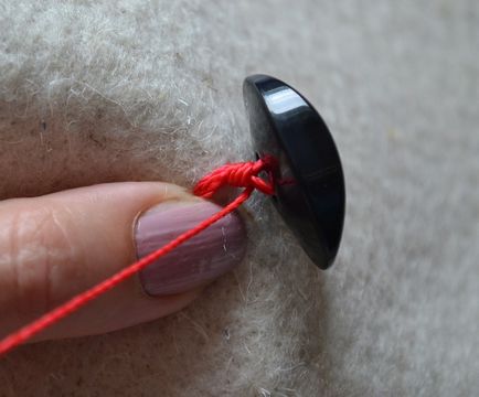 Как да шият един бутон, бутон върху стеблото за палта или палта