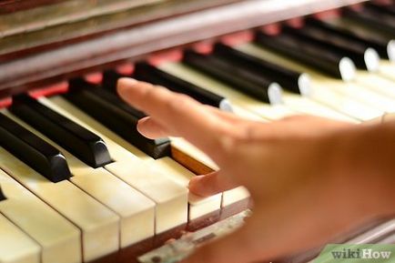 Как да се сложи пръстите си на пианото
