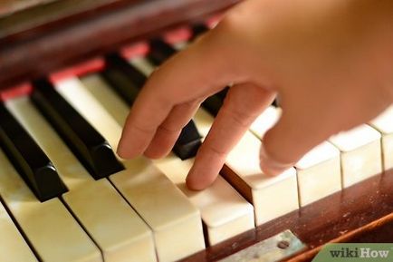 Как да се сложи пръстите си на пианото