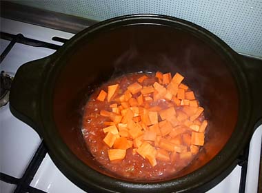 Как да се готви вкусно яхния от картофи, без месо