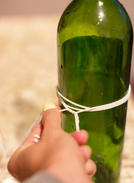 Как да се намали стъклена бутилка обикновен конец - 3 минути