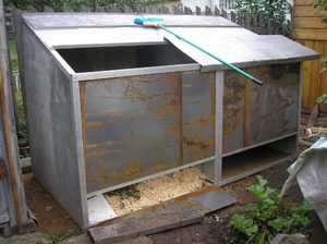 Как да си направим компост яма при производството на вила на кутии и ями с ръцете си, съставът на компост купчина