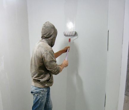 Как да се мазилка на стените със собствените си ръце под тапетите (снимки)