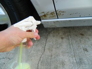 Как да се отмие катранените петната от автомобил