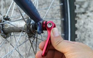 Как да премахнете колело на велосипеда, извадете преден и заден видео колело