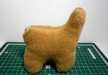 Как да шият куче руно, който има куче модел руно