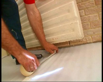 Как да се инструкции за видео монтаж ламинат дървени подови с ръцете си, независимо дали това е възможно да се постави
