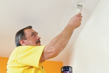 Как да премахнете жълти петна по тавана след наводнението на всички тавани
