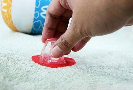 Как да премахнете глина от дрехите си, отколкото тя може да бъде да се измие