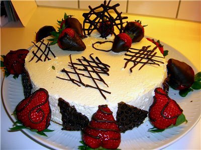 Как да се украсяват торта с ягоди