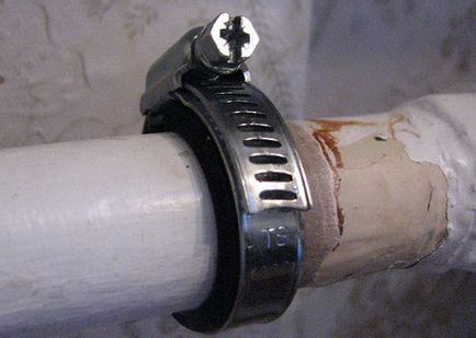 Методи за отстраняване на течове в тръбата с вода под налягане - в пластмасова кран, отопление,
