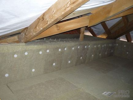 Как да се изолира тавана от вътрешната изолация на тавана в дома в частна къща вътре Penoplex от един