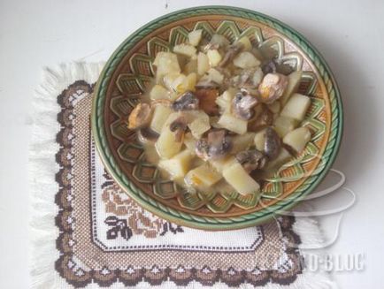 Картофи, задушени с месо и гъби - рецепта със снимки