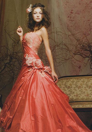 Червената сватбена рокля - наръчник на булката