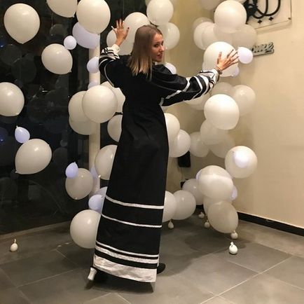 Ксения Собчак смъмри художници, които извършват по време на сватбата на дъщерята hahalevoy