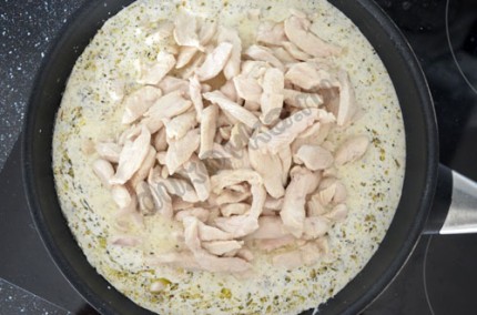 Пиле в сос от сирене - рецепта със стъпка по стъпка снимки