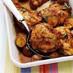 Пиле, печен в пещ с картофи - просто и вкусно ястие!