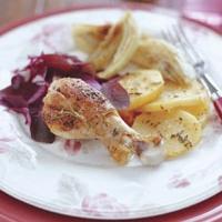 Пиле, печен в пещ с картофи - просто и вкусно ястие!