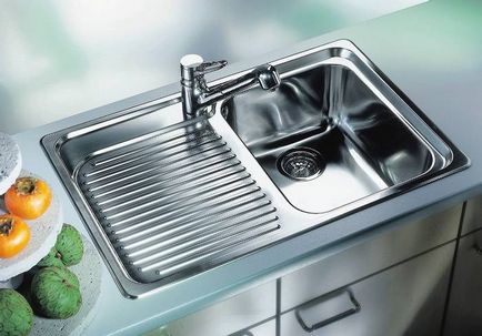 Кухненска мивка с ръцете си потъне опции за инсталиране в кухнята