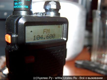 Малък ясла, работещи радио Baofeng UV-5R