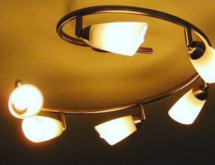 Мигащи светлини в мотивите на апартаменти, които правят