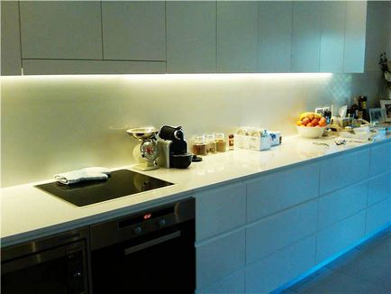 Монтаж на светодиодна лента в кухнята с ръцете си, как да се инсталира осветление, видео инструкция
