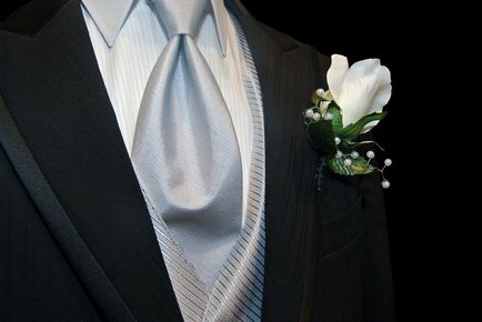 Необичайни цветове за сватбата костюм на младоженеца