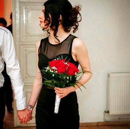 Булката в черно сватбени рокли са предизвикателство общество