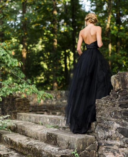 Булката в черно сватбени рокли са предизвикателство общество