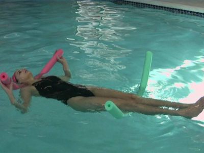 Плуване с херния лумбални прешлени-сакралната упражнения в басейна
