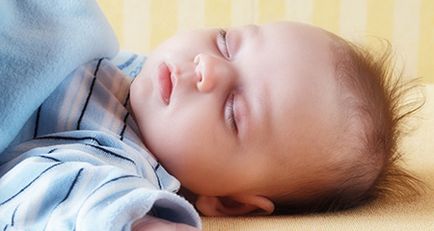Защо новородено не спи през деня и плаче новородено бебе