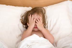 Защо едно дете спи зле през нощта причини и помощ