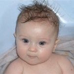 Защо новородено бебе лошо (бавно) растат косми по главата
