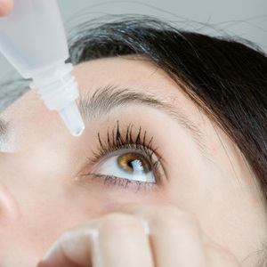 Почервеня бяло на окото - основните причини за възпаление
