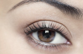 Зачервяване на бялото на очите - причини и лечение
