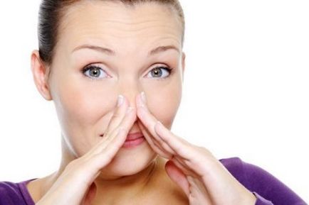 Причините за рязкото, неприятната миризма на урина при жените