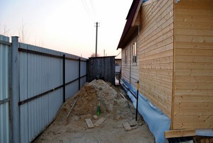 Разстоянието от оградата на сградите - парченце, строителство норми вани от оградни съседи, стопанска постройка