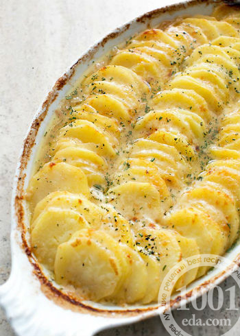 Рецепта за картофи, лук и сирене на фурна - картофи готвене 1001 храна