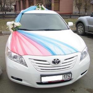 Българското знаме на покрива на една сватба конвой - това сега е такава мода