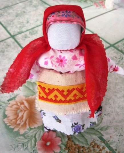 Руски народни кукла stolbushka с ръцете си от тъкани