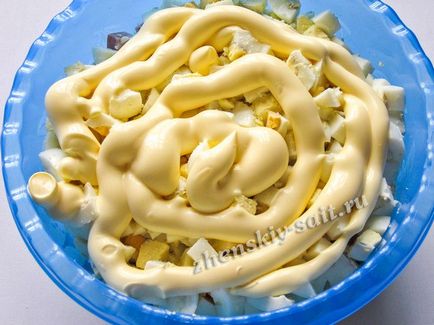 Салата с царевица, колбаси и прясна краставица - рецептата със снимка