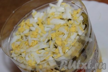Салата с пилешки дробчета и кисели краставички - рецепта със снимки