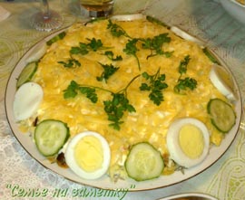 Пилешки салата с мариновани гъби
