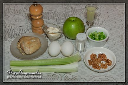 Салата с пиле, ябълка и целина, домашно приготвени рецепти