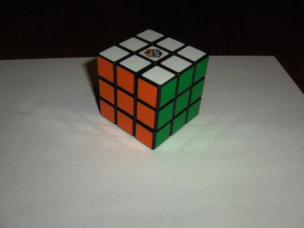 Монтаж куб на Рубик, друга странност