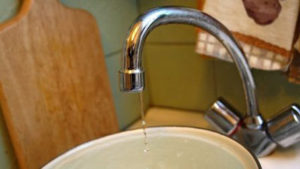 Слаба налягане на водата в апартамента какво да се прави, причините